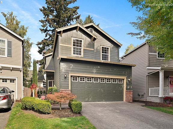 4th image of 747 NW Forest Creek Dr