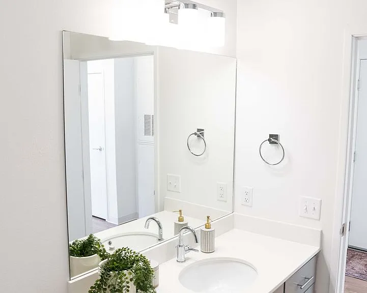 District Lofts ll Apartments — Photo 31