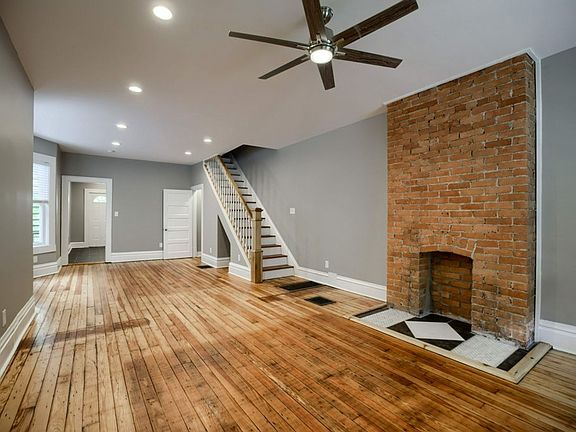 3rd image of 135 E Norwich Ave #137