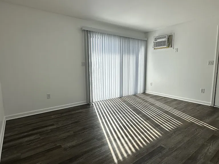 703 W Russell Rd #B — Photo 13