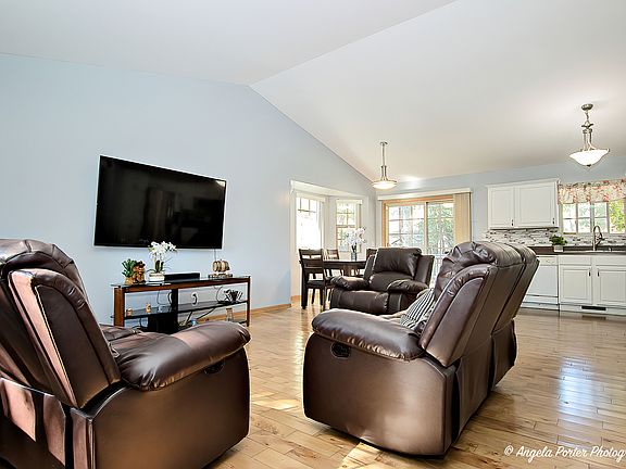 3rd image of 3002 W Lee Ave
