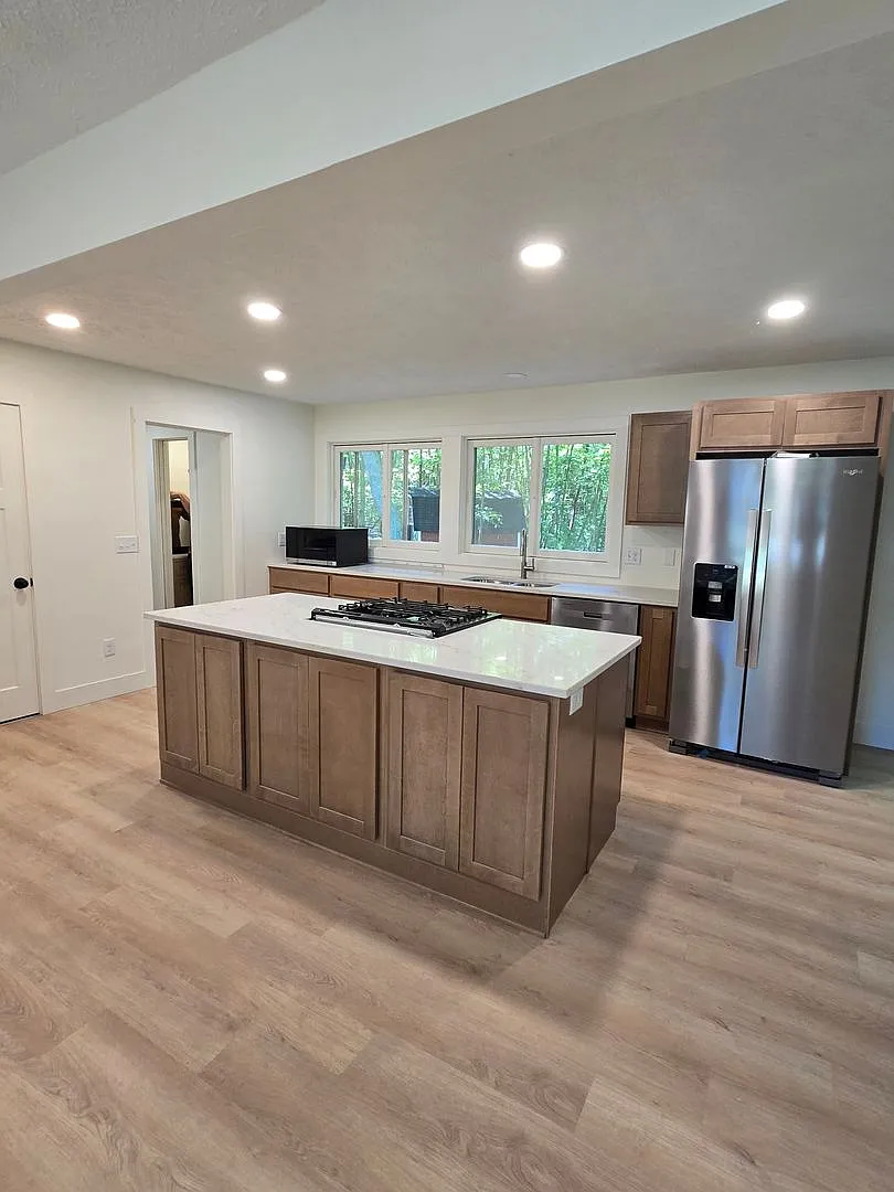 1499 Scenic Dr, 4 bedroom 1.5 bath home with garage and basement — Photo 4