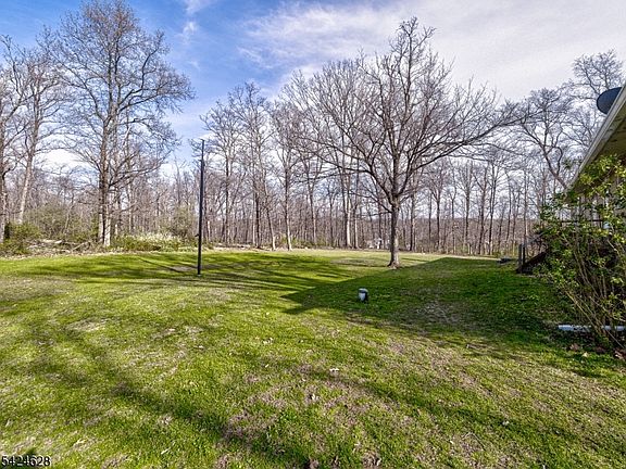 4th image of 62 Pine Hill Rd