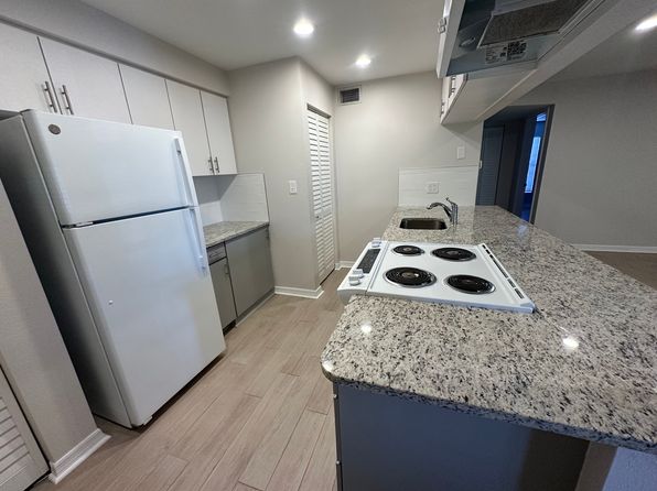 325 Danube Ave #3