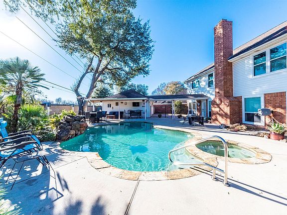 2nd image of 2114 Bay Hill Dr