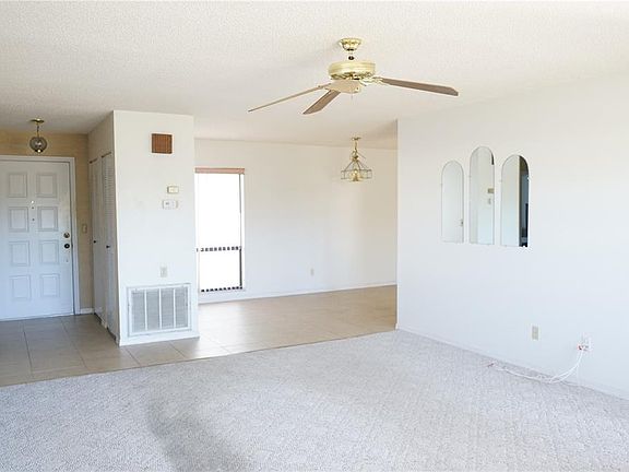 4th image of 302 Bryce Ct