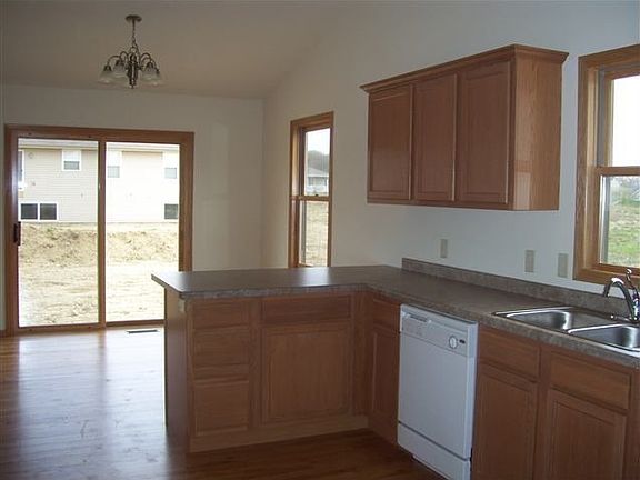 4th image of 4070 Greenbriar Dr