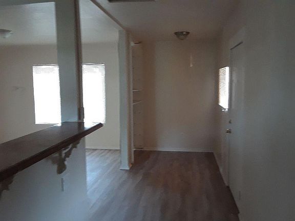 5th image of 724 W Yosemite Ave