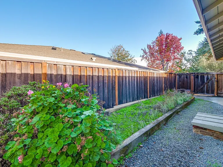 130 S Avalon Dr — Photo 60