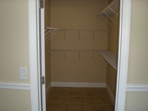 4th image of 439 W Crystal Dr