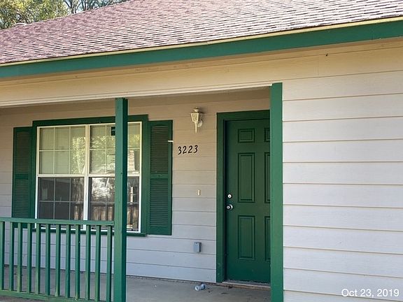 3rd image of 3223 Smith St