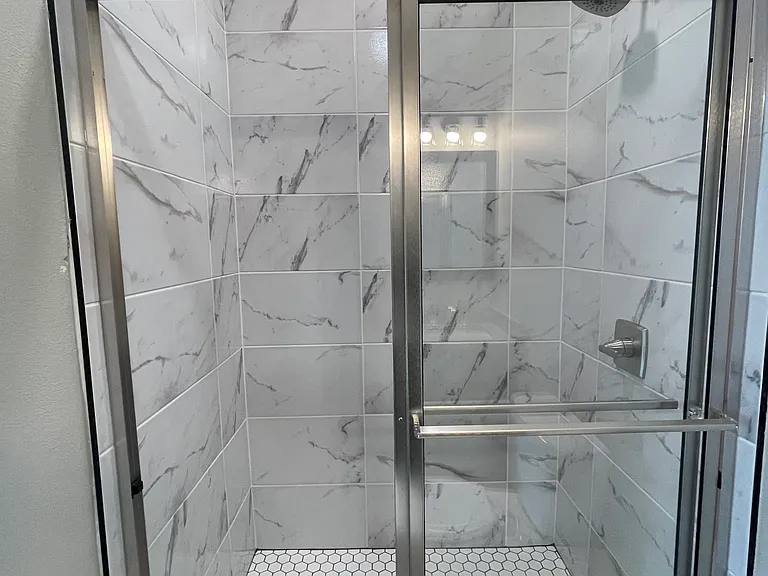717 W 32nd St #A — Photo 15