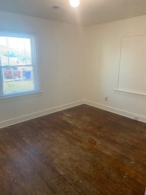2 bed, 1.0 bath, 900 sqft, $875 — Photo 2