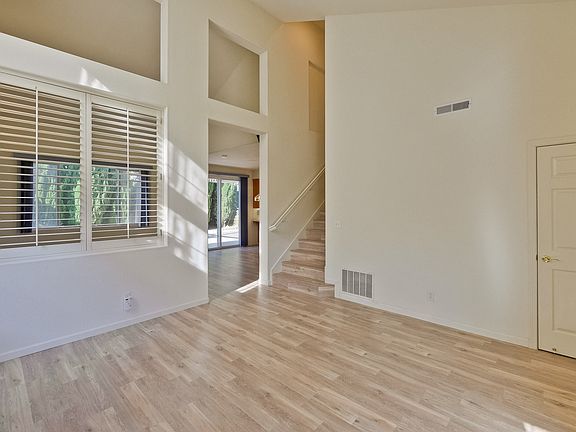 3rd image of 2373 Flickinger Ave
