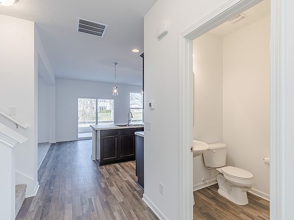 5th image of 10506 Broadford St