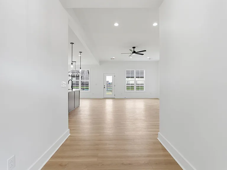 406 Cheyenne Ct — Photo 8