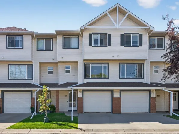121 E Rocky Ridge Ct NW, Calgary, AB T3G 4S7