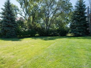 221 65th St, Westmont, IL 60559