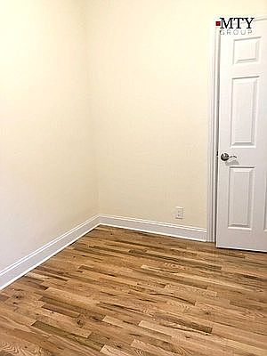 3rd image of 2808 Crescent St #9