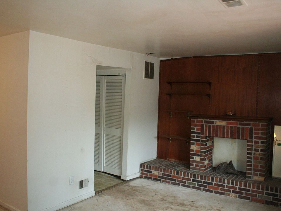 2nd image of 8279 Community Dr