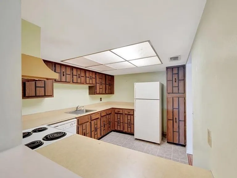 683 Midway Dr #B — Photo 12