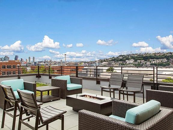 4th image of 2359 Franklin Ave E #403