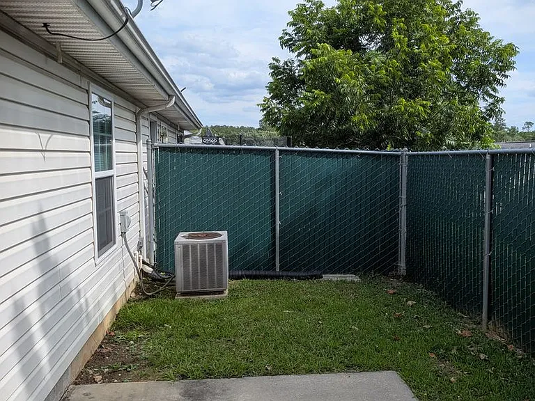 407 Flowing Creek Dr — Photo 2