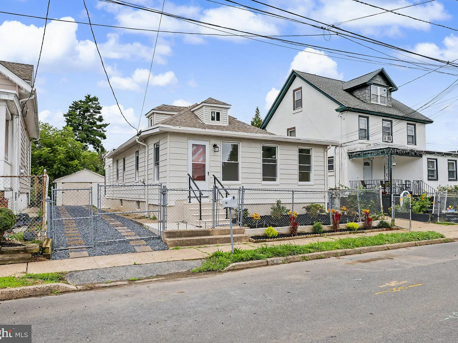 3 bed, 2.0 bath, 1152 sqft, $2,600 — Photo 3