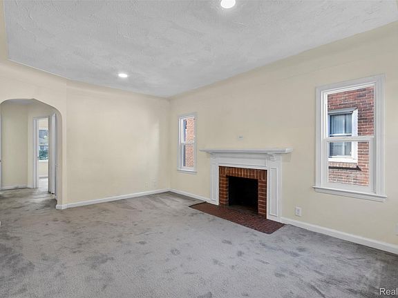 3rd image of 13575 Rutherford St