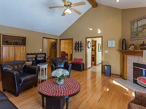 5th image of 2063 Woodstream Dr