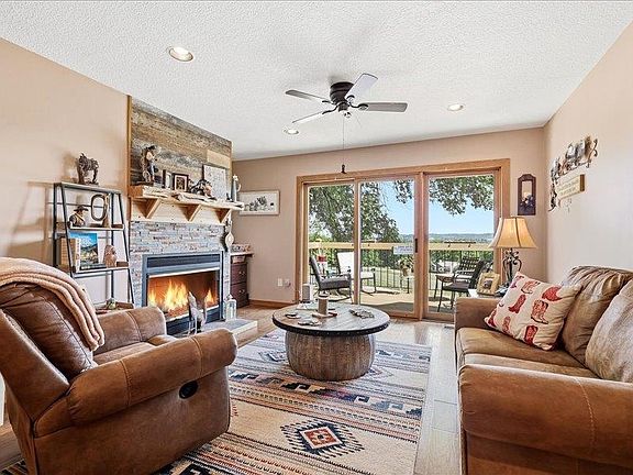 3rd image of 312 Territory Dr