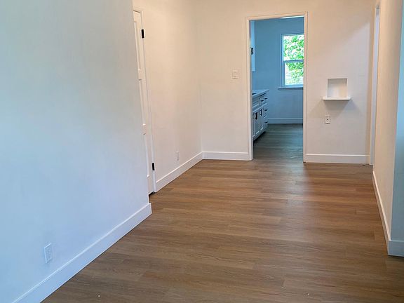 4th image of 11960 Magnolia Blvd APT 6