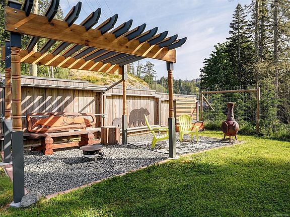 2nd image of 5183 Sooke Rd
