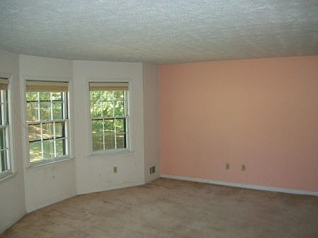 3rd image of 298 Kettlewood Dr