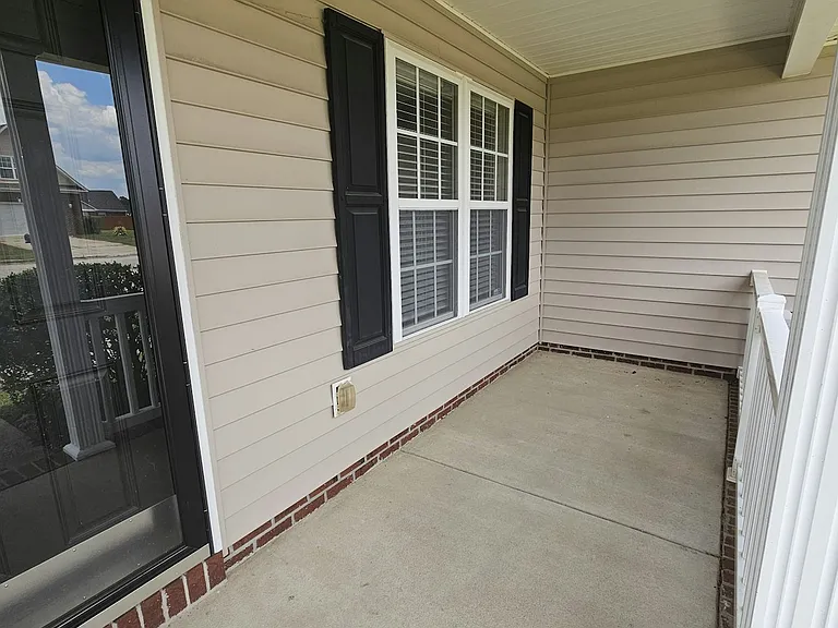 389 Ivywood Ln — Photo 3