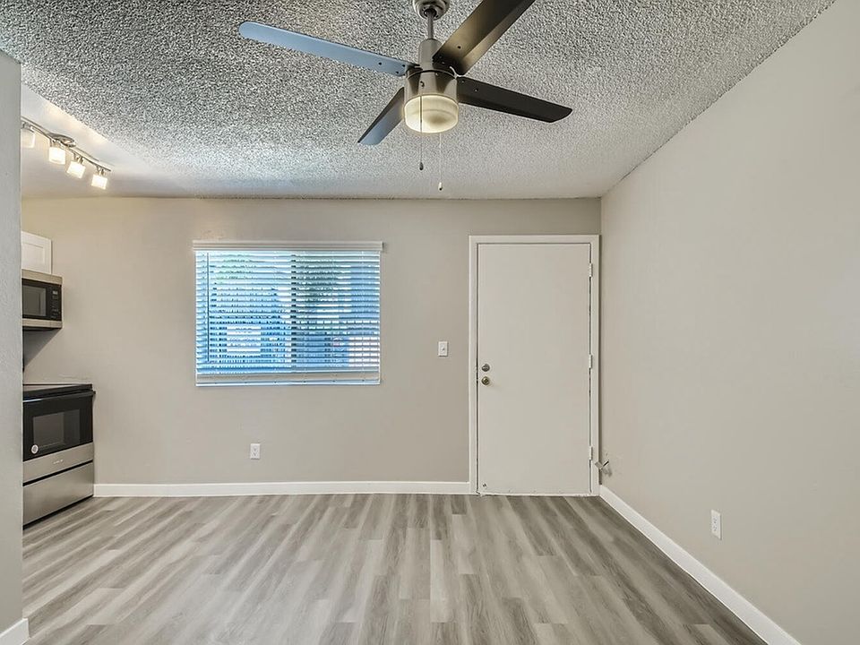 5902 W Royal Palm Rd Glendale-large-009-009-Living Room-1500x1000-72dpi Large