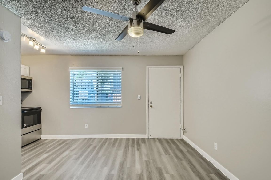 5902 W Royal Palm Rd Glendale-large-009-009-Living Room-1500x1000-72dpi Large