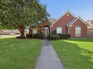 2831 Meadowbrook Ln, Port Neches, TX 77651