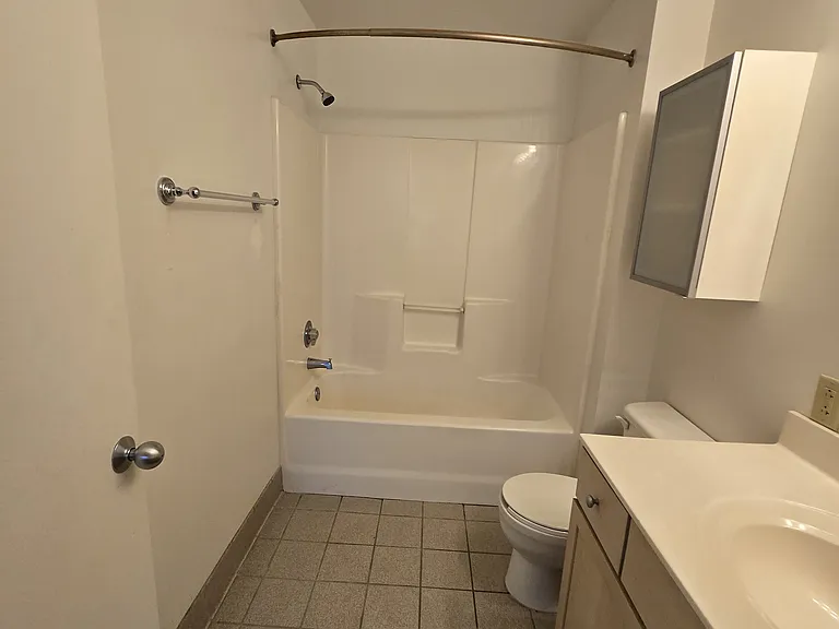73 Washington — Photo 11