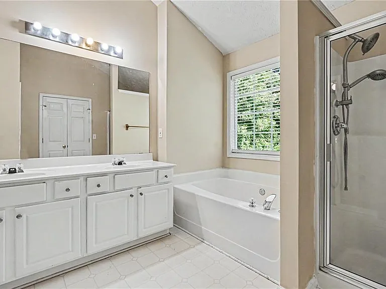 375 Clairidge Ln — Photo 16