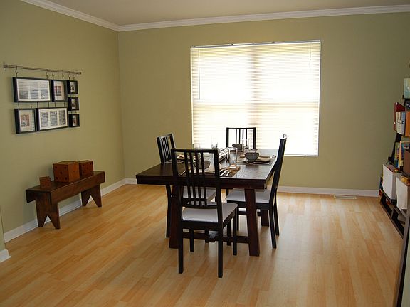 4th image of 33 N Marguerite Ave