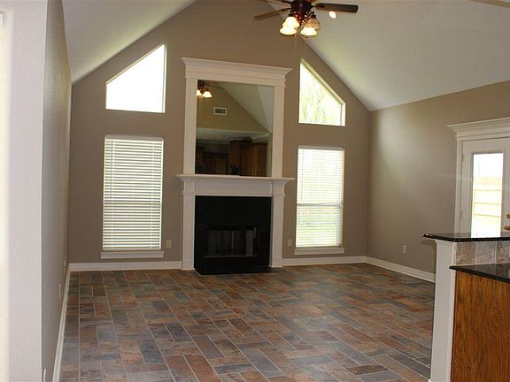 5th image of 220 Hannah Ln