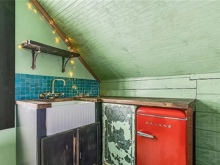 634 W 32nd St — Photo 26