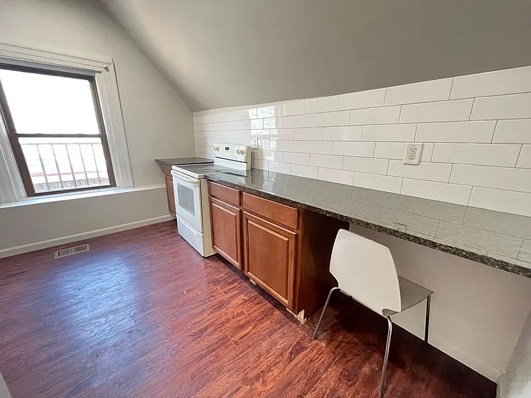 311 Stratford Ave #6 — Photo 8