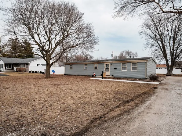 803 Sheridan St, Chenoa, IL 61726
