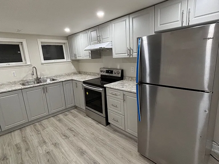 3574 Ash Row Cres #LOWER — Photo 4