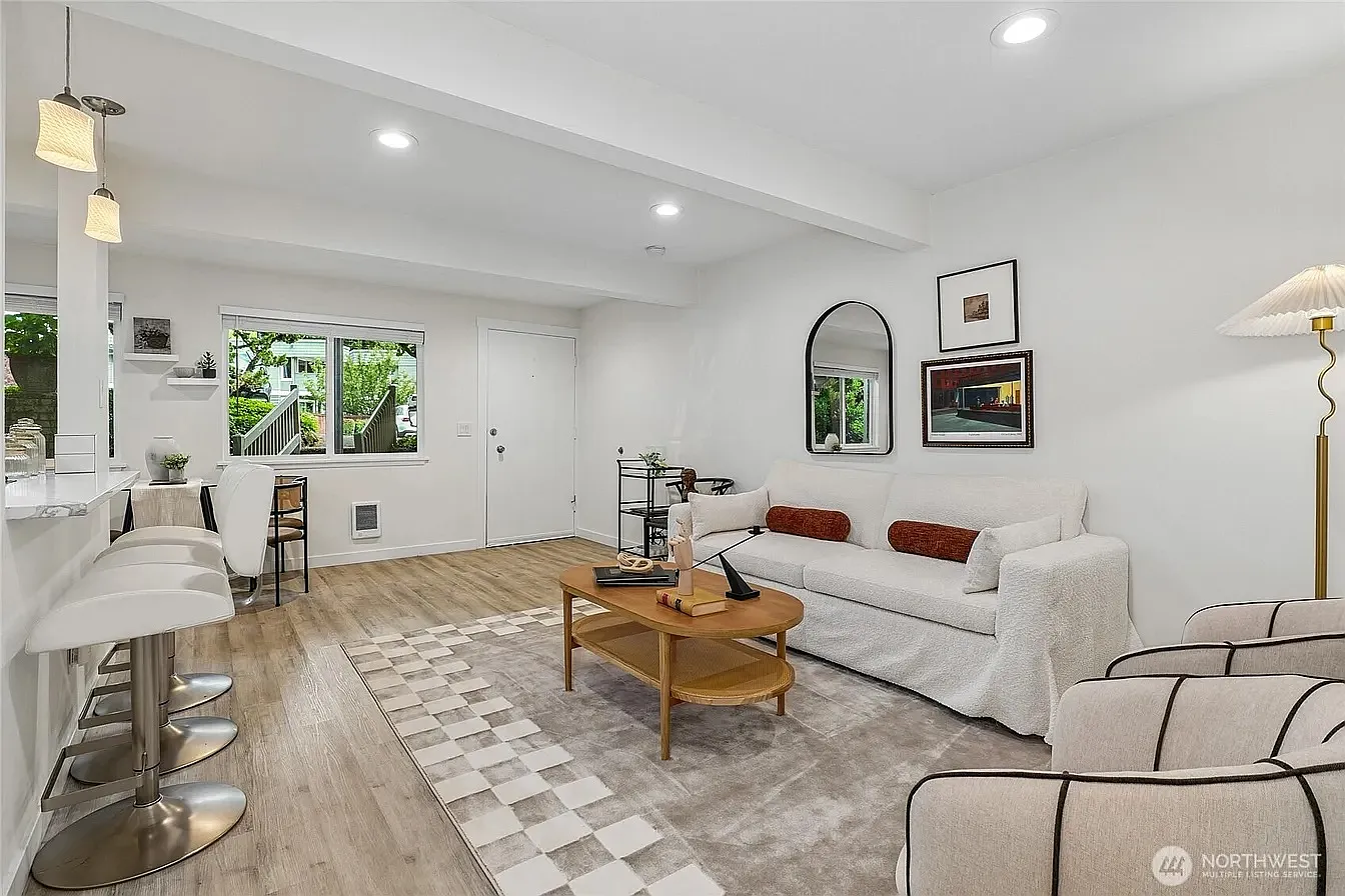 4050 W Lake Sammamish Pkwy NE — Photo 1
