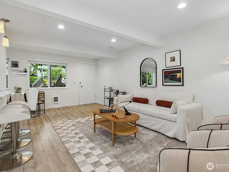 4050 W Lake Sammamish Pkwy NE #103