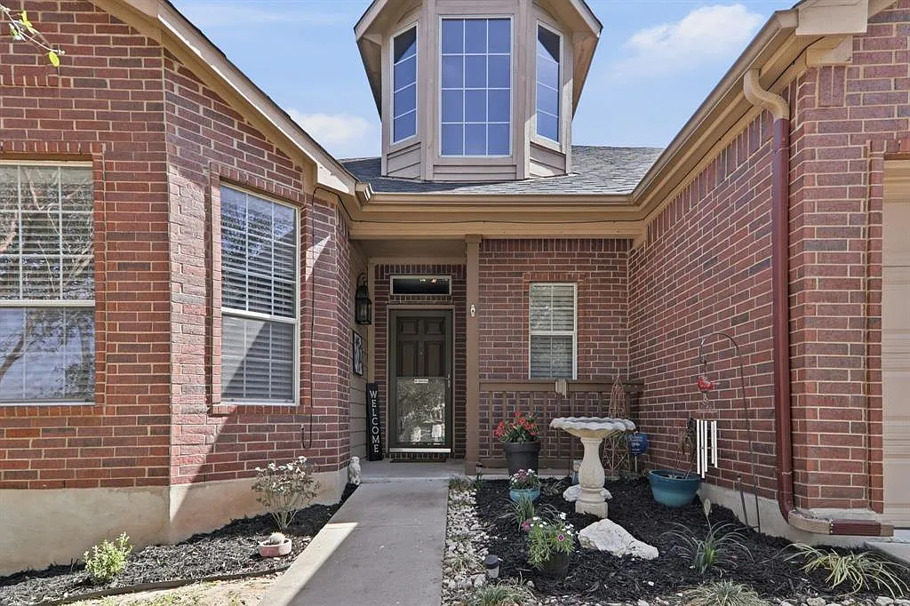 5 bed, 3.5 bath, 2953 sqft, $2,700 — Photo 3