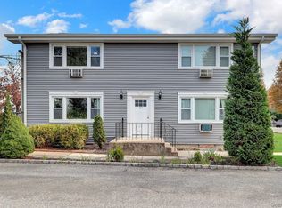83 Finch Ln APT 2B, Islip, NY 11751